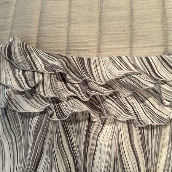 The Limited 100% silk blouse, sleeveless size large - Picture 8 of 11